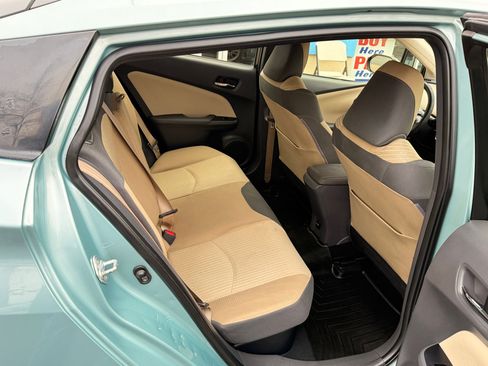 Used 2016 Toyota Prius Two image 12