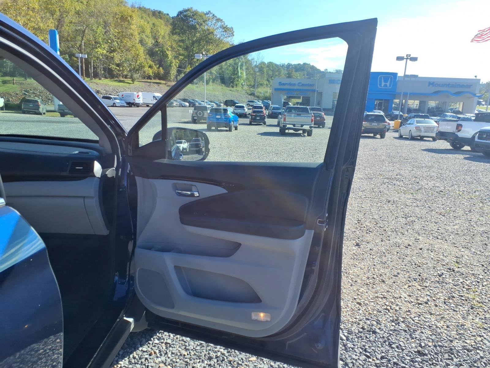Certified 2022 Honda Pilot Touring image 18