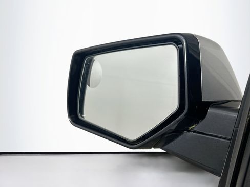 Used 2018 Chevrolet Suburban LT image 16