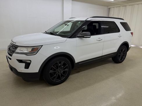 Used 2018 Ford Explorer XLT w/ Equipment Group 202A FWD image 1
