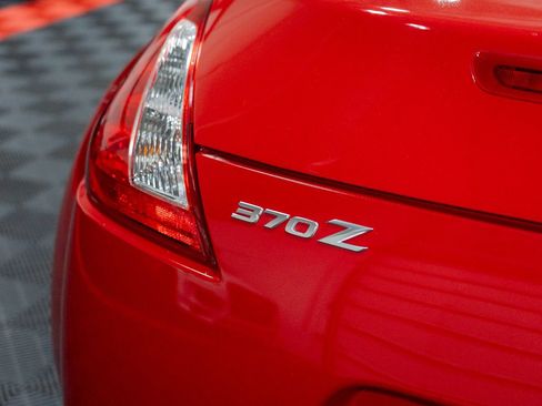 Used 2016 Nissan 370Z Coupe RWD image 9