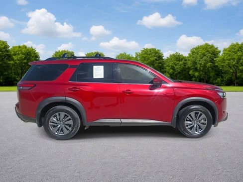 Used 2022 Nissan Pathfinder SV w/ SV Black Package FWD image 8