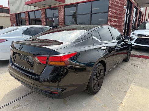 Used 2023 Nissan Altima 2.5 S FWD image 6