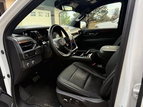 Used 2025 GMC Yukon XL Denali image 8