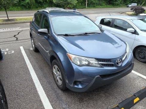 Used 2014 Toyota RAV4 LE AWD/4WD image 3