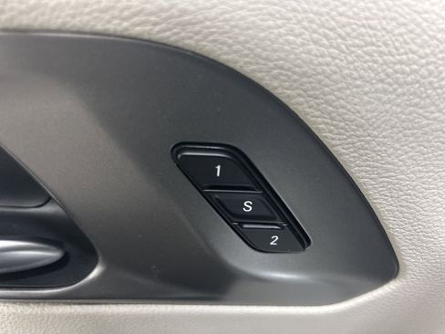 Used 2024 Chrysler Pacifica Touring-L image 24