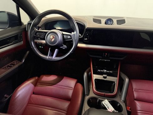 Used 2024 Porsche Cayenne Coupe image 12
