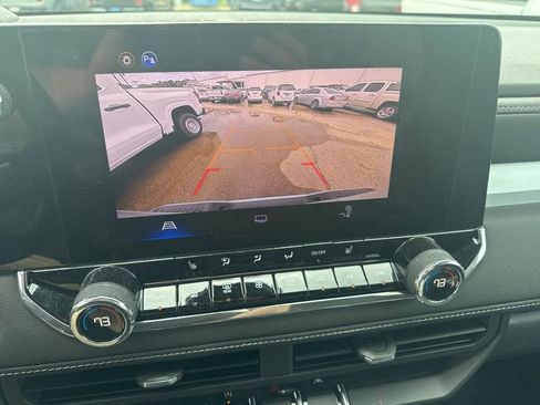 Used 2025 Chevrolet Colorado LT RWD image 8