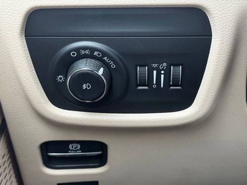 New 2026 Jeep Grand Cherokee Limited w/ Luxury Tech Group II image 26