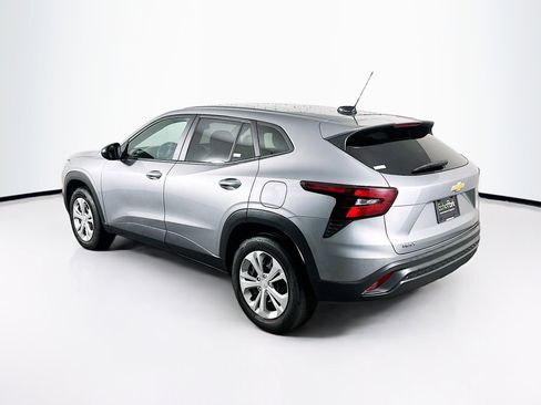 Used 2025 Chevrolet Trax LS image 5