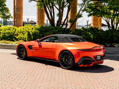 Used 2023 Aston Martin V8 Vantage Roadster RWD image 2