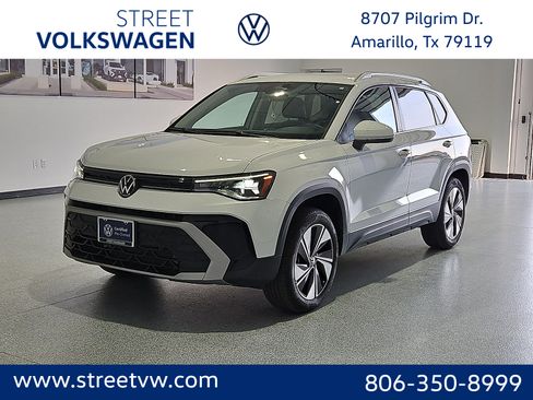 Certified 2025 Volkswagen Taos SE AWD/4WD image 1
