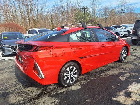 Used 2022 Toyota Prius Prime XLE image 6