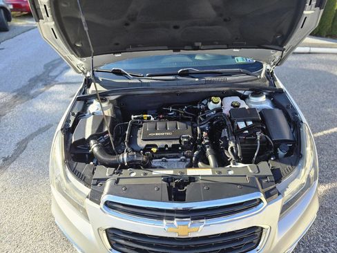 Used 2016 Chevrolet Cruze LT w/ Technology Package image 10