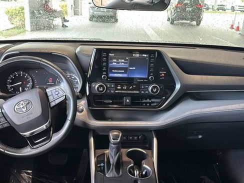 Certified 2021 Toyota Highlander XLE FWD image 14