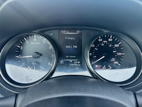 Used 2017 Nissan Rogue SV w/ Sun & Sound Touring Package AWD/4WD image 24
