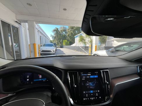 Used 2025 Volvo V60 B5 Cross Country Plus image 33