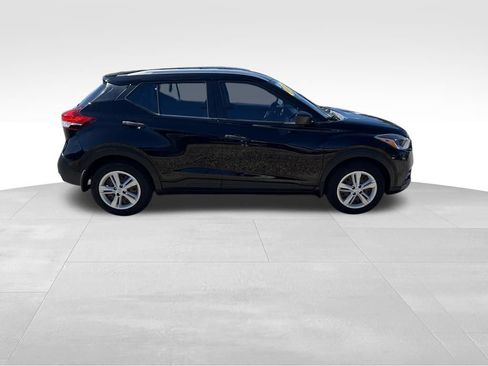 Used 2018 Nissan Kicks S FWD image 7
