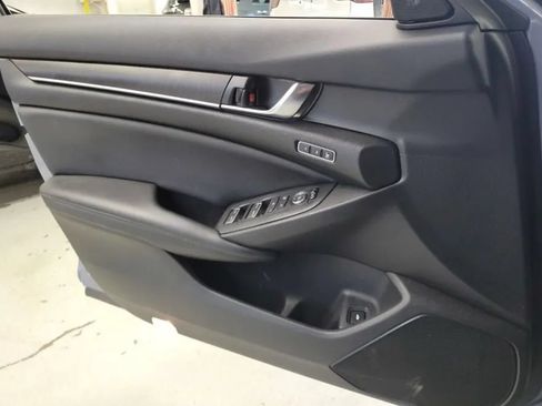 Used 2022 Honda Accord Touring image 8