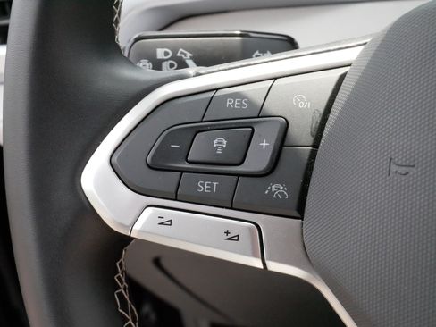 Certified 2025 Volkswagen Taos SE AWD/4WD image 26