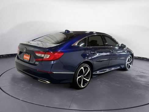 Used 2018 Honda Accord Touring image 6