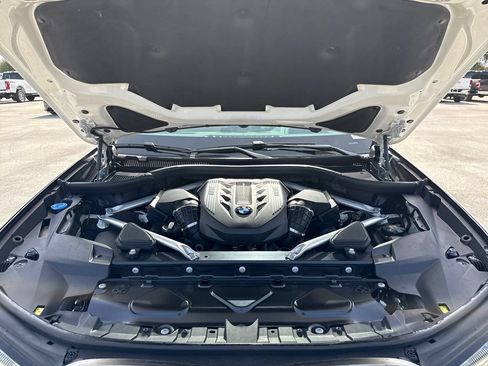 Used 2020 BMW X7 M50i AWD/4WD image 31