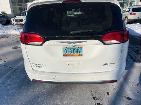 Used 2018 Chrysler Pacifica Touring Plus image 4