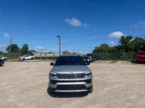Used 2025 Jeep Compass Limited w/ Elite Group AWD/4WD image 3