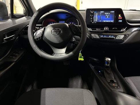 Used 2018 Toyota C-HR XLE FWD image 11