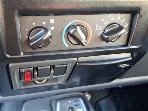 Used 1999 Jeep Wrangler SE image 15