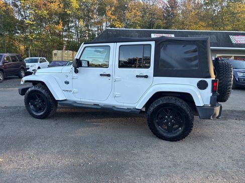 Used 2012 Jeep Wrangler Unlimited Sahara image 20