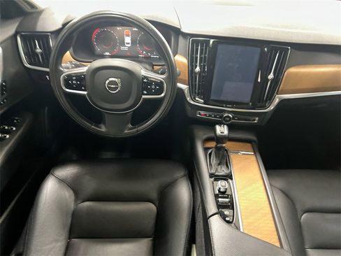 Used 2021 Volvo S90 T6 Momentum image 20
