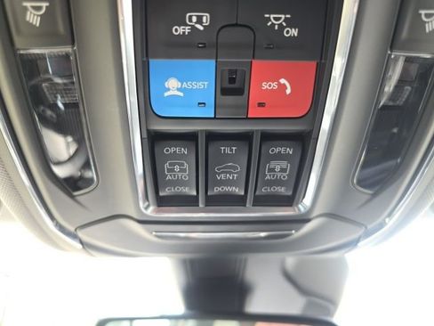 Used 2023 Jeep Grand Cherokee 4WD 4xe image 28