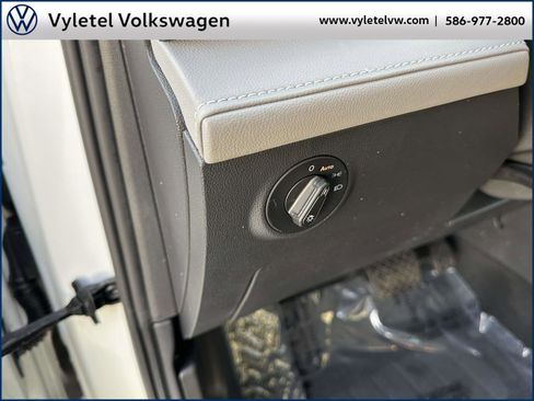 Certified 2023 Volkswagen Taos SE w/ Black Wheel Package image 20