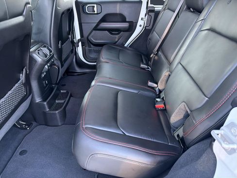 Used 2026 Jeep Wrangler Unlimited Rubicon AWD/4WD image 19