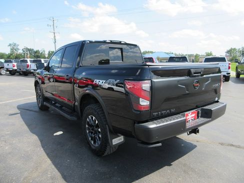 Used 2021 Nissan Titan PRO-4X w/ Pro-4x Convenience Package AWD/4WD image 10