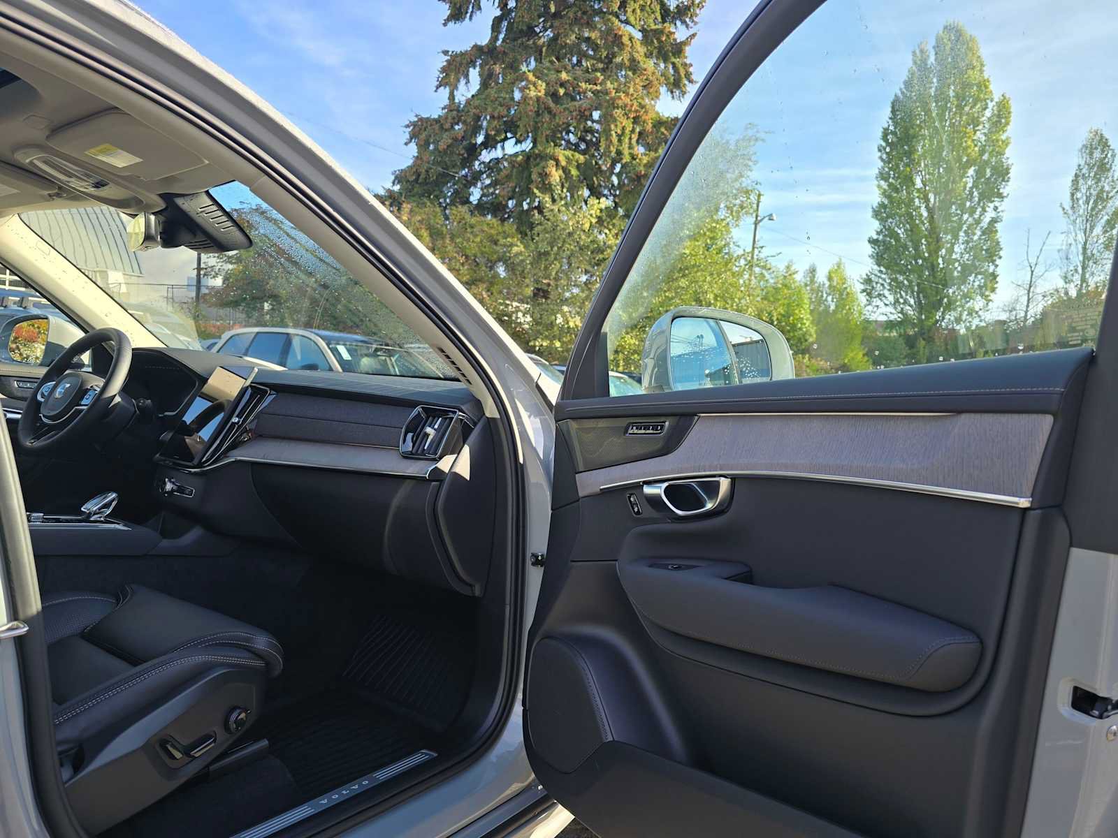 Used 2026 Volvo XC90 B6 Ultra w/ Protection Package AWD/4WD image 11