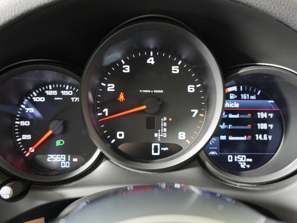 Certified 2020 Porsche Macan AWD/4WD image 23