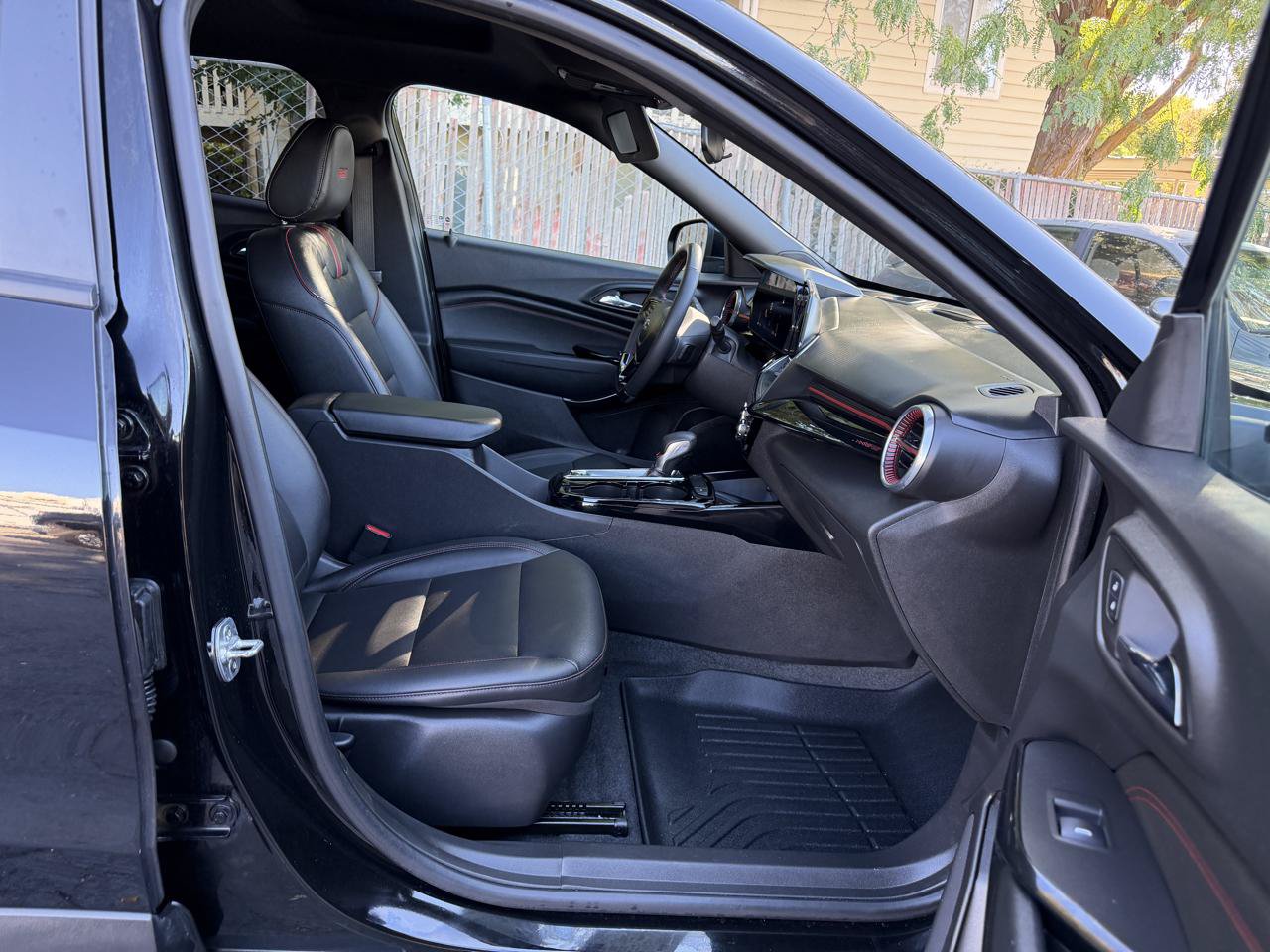 Used 2024 Chevrolet Trax RS w/ Sunroof Package FWD image 15