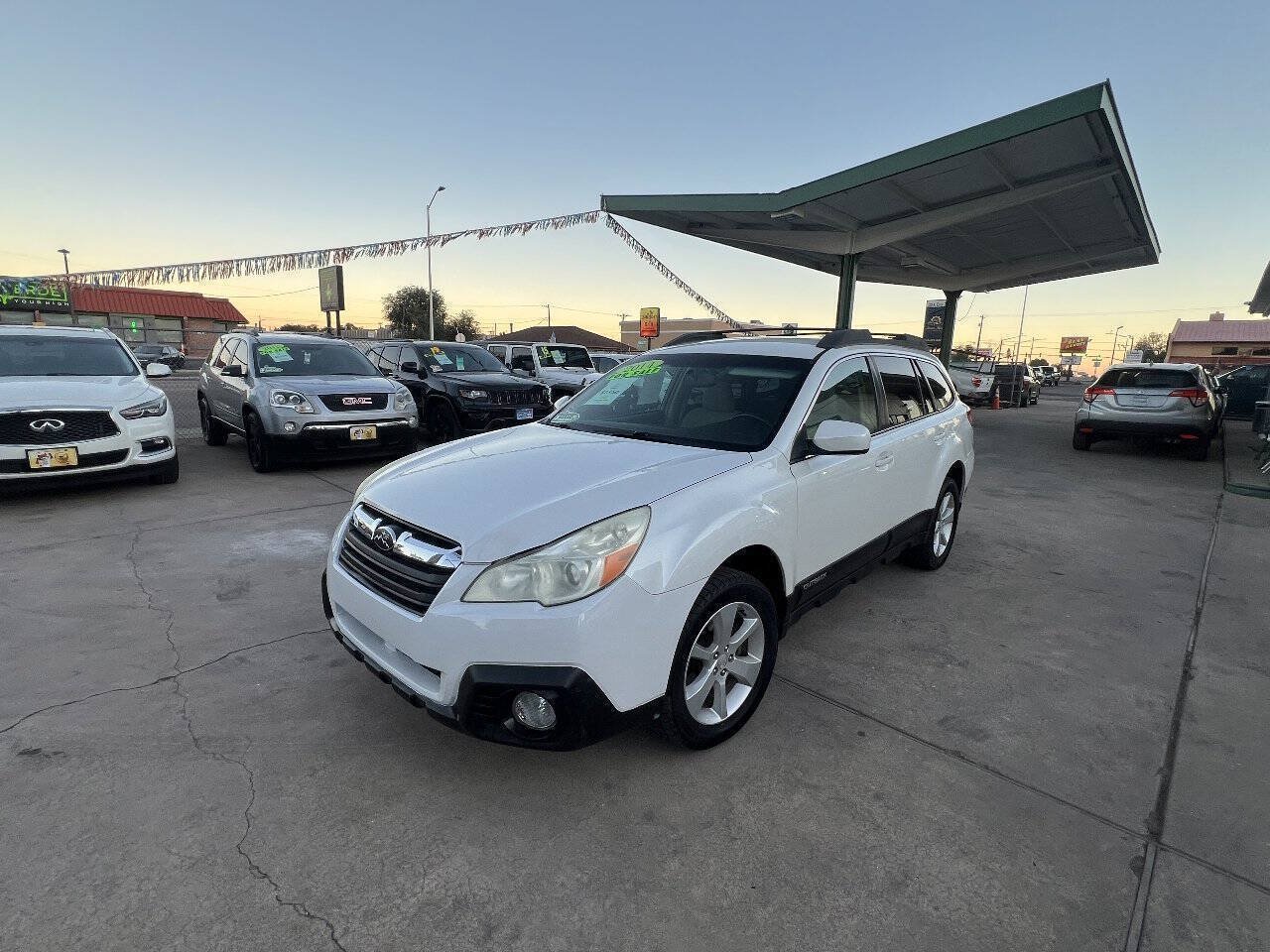 Used 2014 Subaru Outback 2.5i Premium AWD/4WD image 1