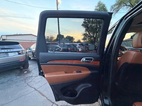 Used 2013 Jeep Grand Cherokee Overland AWD/4WD image 15