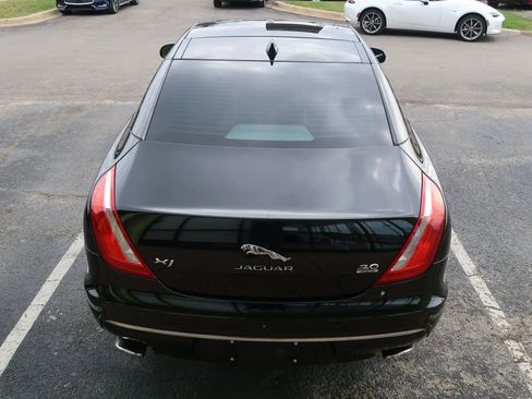 Used 2017 Jaguar XJ R-Sport image 12