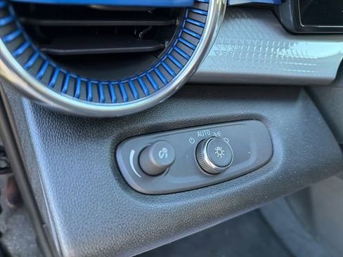 Used 2025 Chevrolet Trax LT w/ LT Convenience Package image 31