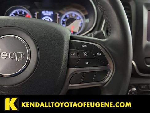 Used 2019 Jeep Cherokee Latitude Plus AWD/4WD image 14