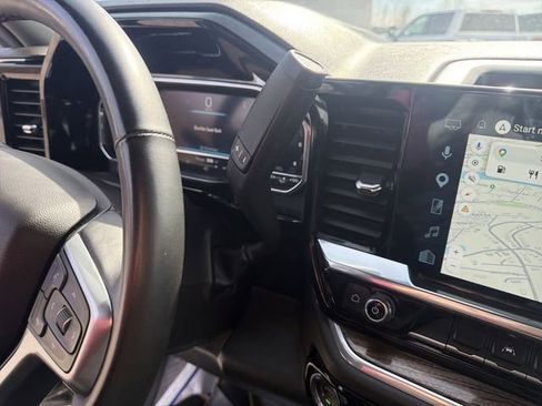 Used 2025 Chevrolet Silverado 1500 LT AWD/4WD image 16