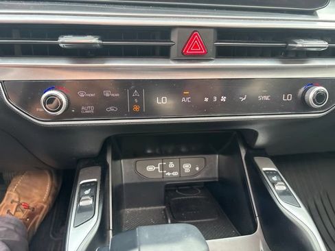 Used 2025 Kia Sorento EX w/ Panoramic Sunroof Package AWD/4WD image 38