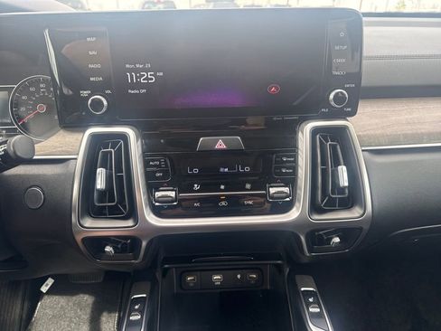 Used 2023 Kia Sorento S AWD/4WD image 18