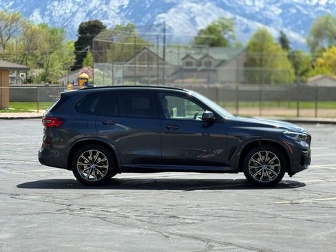 Used 2022 BMW X5 xDrive40i w/ M Sport Package image 4