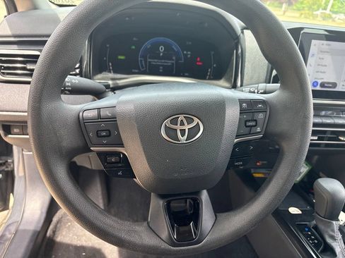 Used 2025 Toyota Camry LE FWD image 14