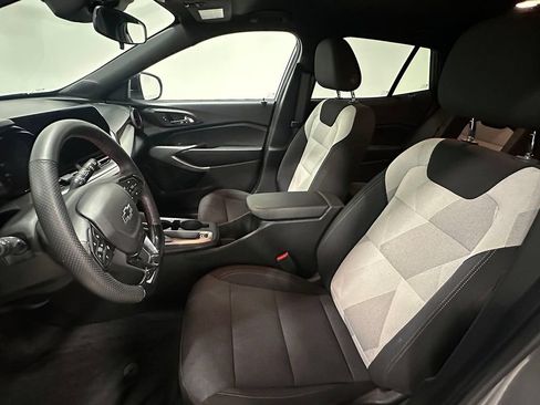 Used 2024 Chevrolet Trax RS FWD image 3